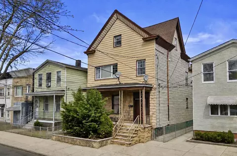 19 W 9th St, Bayonne, NJ 07002