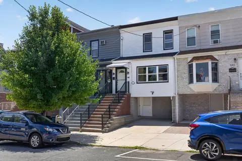46 E 44th St, Bayonne, NJ 07002