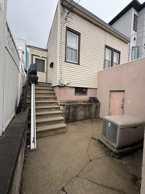 6805 Newkirk Ave, North Bergen, NJ 07047