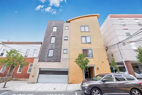 209 40th St #2C, Union City, NJ 07087