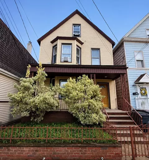 30 15th St, Bayonne, NJ 07002