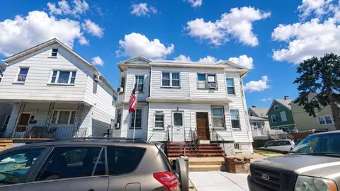51 W 6th St, Bayonne, NJ 07002