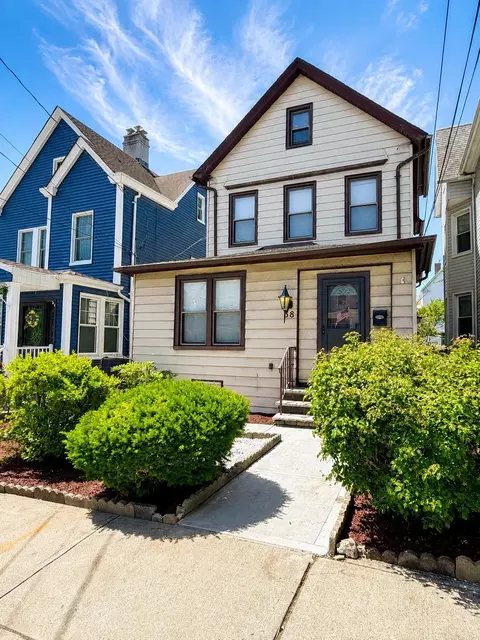 38 W 43rd St, Bayonne, NJ 07002