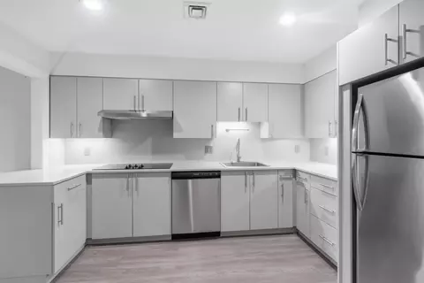 207 Shearwater Ct W #17, Jersey City, NJ 07305