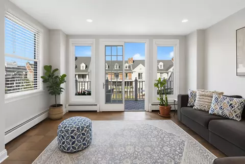 203 Shearwater Ct W #22, Jersey City, NJ 07305