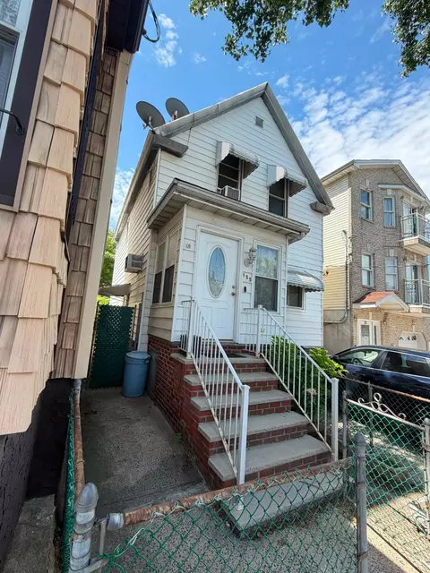 155 Leonard St, Jersey City, NJ 07307