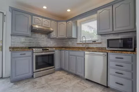 662 Ten Eyck Ave, Lyndhurst, NJ 07071