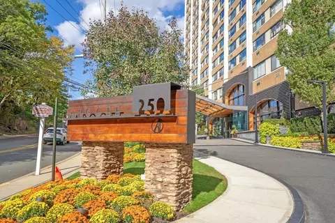 250 Gorge Rd #10J, Cliffside Park, NJ 07010