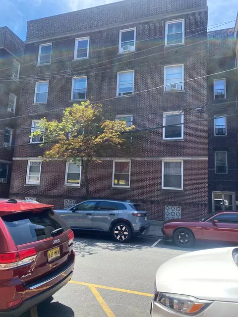 437 53rd St # 4D, West New York, NJ 07093