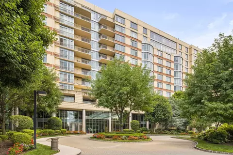 8100 River Rd #810, North Bergen, NJ 07047