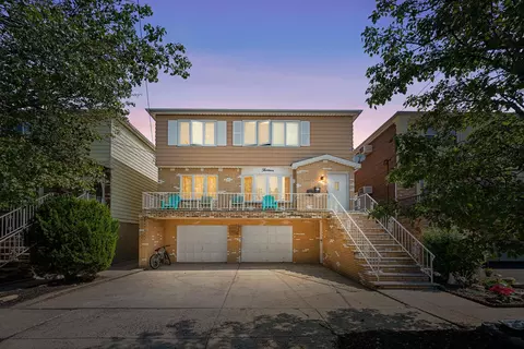 13 Schuyler Pl W, Bayonne, NJ 07002