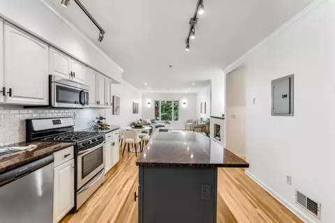 508 1st St #2W, Hoboken, NJ 07030