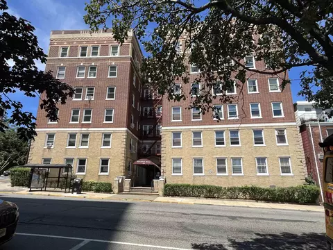 6701 Blvd E #C8, West New York, NJ 07093
