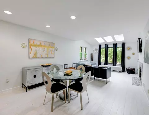 727 Mainsail Ln #727, Secaucus, NJ 07094