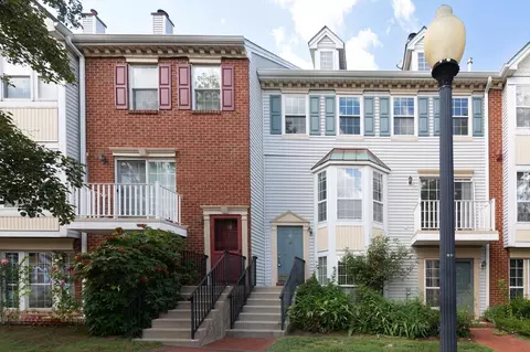 27 Cottonwood St, Jersey City, NJ 07305