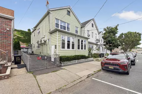 19 E 14th St, Bayonne, NJ 07002