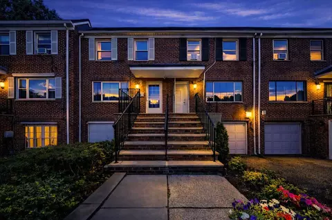 44 College St, Jersey City, NJ 07305
