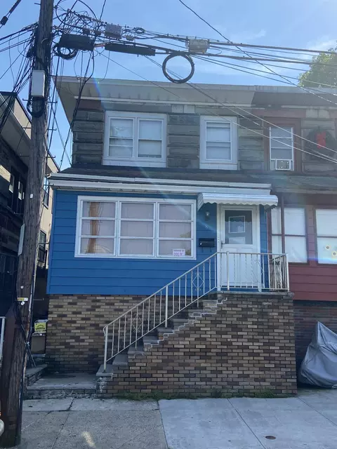 8 W 12th St, Bayonne, NJ 07002
