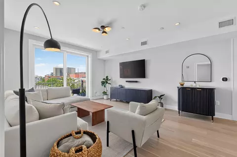 366 6th St #601, Jersey City, NJ 07302