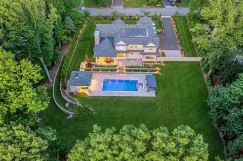 396 Knollwood Dr, Ridgewood, NJ 07450