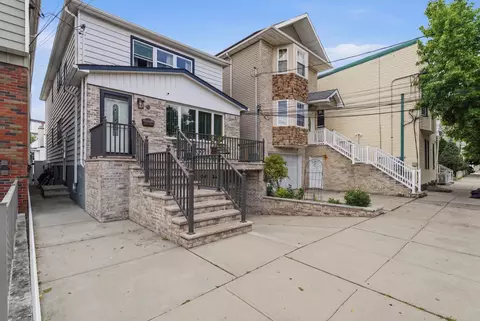 106 Evergreen St, Bayonne, NJ 07002
