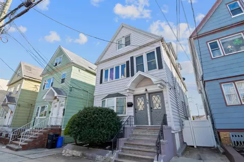 84 3rd St, Bayonne, NJ 07002