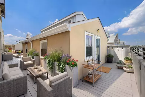 227 Christopher Columbus Dr #422B, Jersey City, NJ 07302