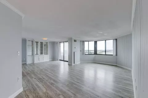 807 Harmon Cove Tower #807, Secaucus, NJ 07094