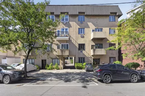 46 W 20th St #9, Bayonne, NJ 07002