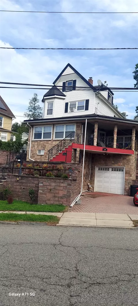 31 Midland Ave N, Kearny, NJ 07032