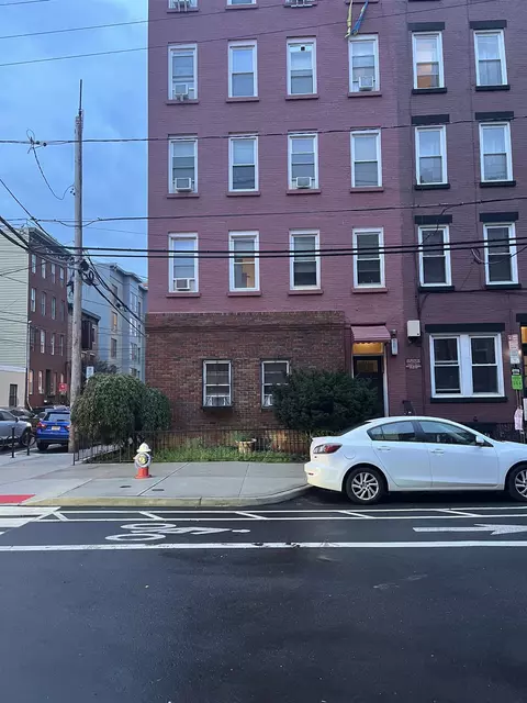 233 Grand St #2R, Hoboken, NJ 07030