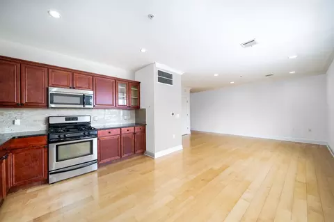 769 Montgomery St #501, Jersey City, NJ 07306