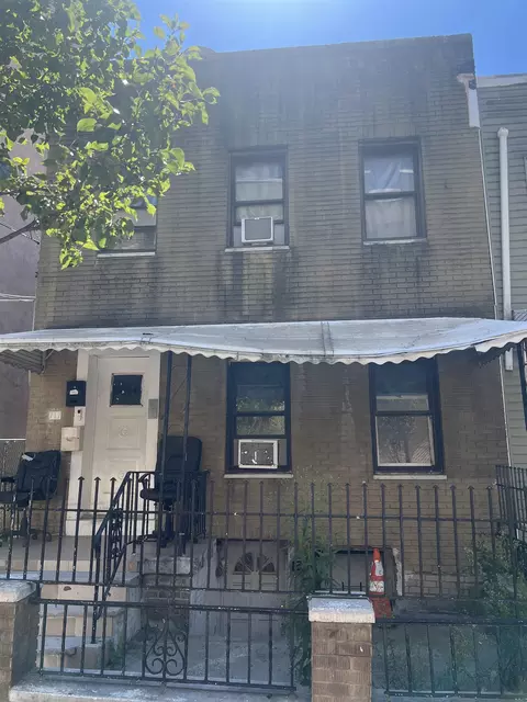 717 28th St, Union City, NJ 07087