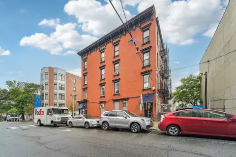 450 1st St #1, Hoboken, NJ 07030