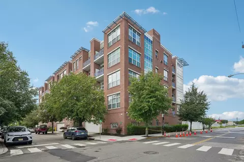 3 Greenwich Dr #97, Jersey City, NJ 07305