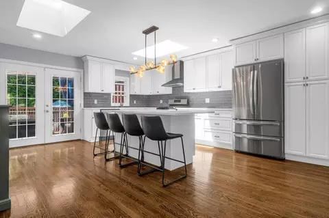 46 W 43rd St, Bayonne, NJ 07002