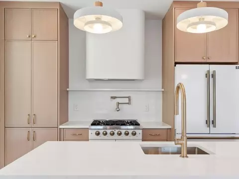1123 Summit Ave #1, Jersey City, NJ 07307
