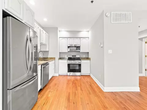 95 Webster Ave #2F, Jersey City, NJ 07307
