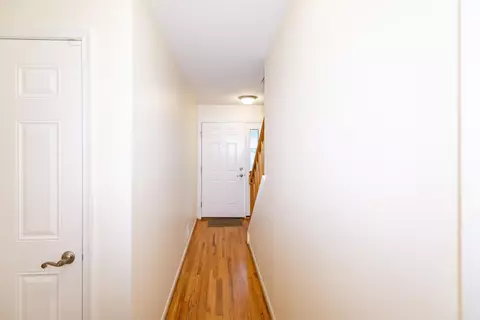 Entry Way - 17 Heritage Ct, Ewing Twp, NJ 08628 photo 2 of 8