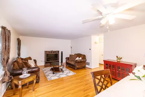 Living - 17 Heritage Ct, Ewing Twp, NJ 08628 photo 2 of 2