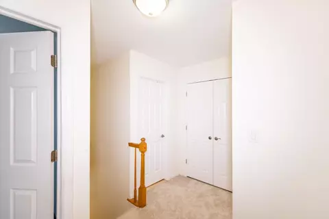 Entry Way - 17 Heritage Ct, Ewing Twp, NJ 08628 photo 5 of 8