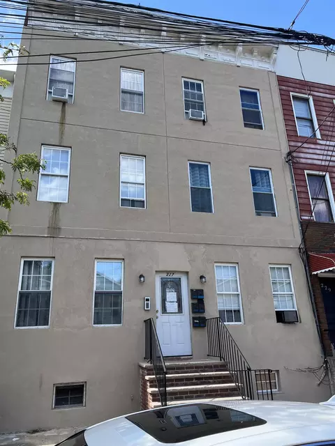 227 Halladay St #1L, Jersey City, NJ 07304