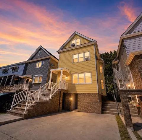 21 W 50th St, Bayonne, NJ 07002