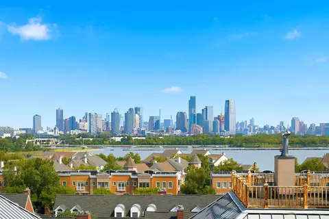 208 Shearwater Ct W #71, Jersey City, NJ 07305