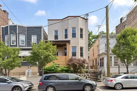 716 10th St, Union City, NJ 07087