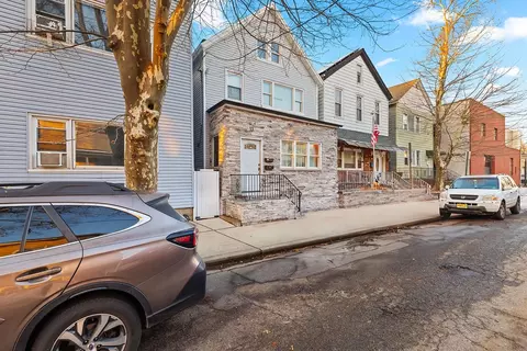 13 Meadow St, Bayonne, NJ 07002