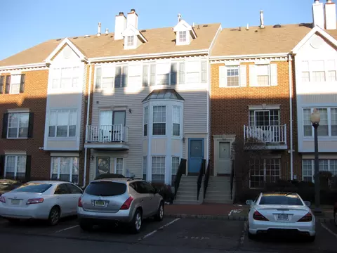 46 Walnut St, Jersey City, NJ 07305