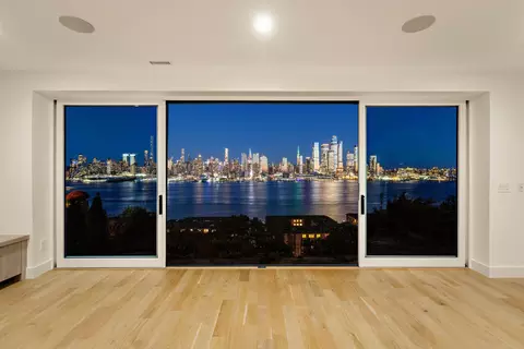 58 King Ave, Weehawken, NJ 07086