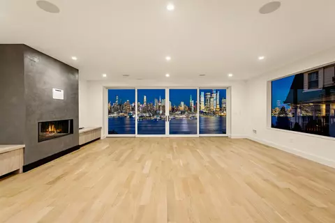 58 King Ave, Weehawken, NJ 07086
