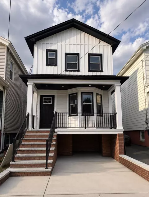 13 E 32nd St, Bayonne, NJ 07002